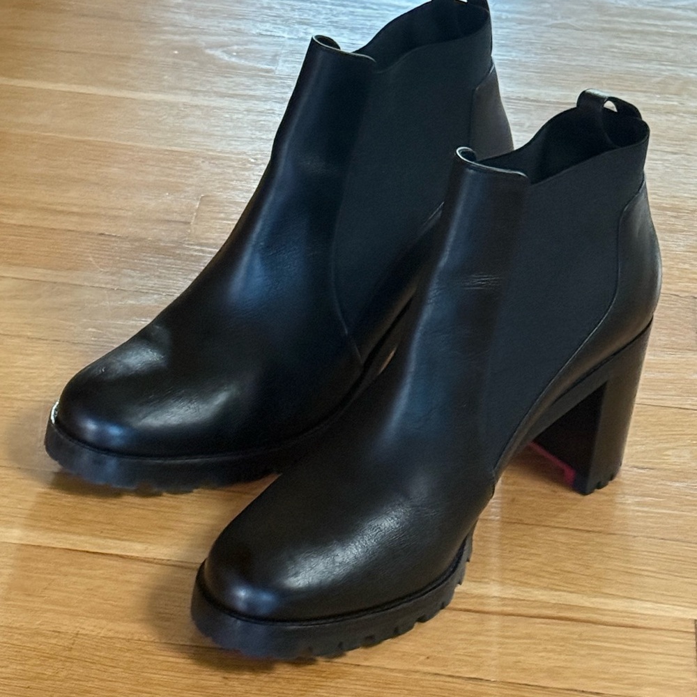 Christian Louboutin Calf Leather Ankle Chelsea Boots